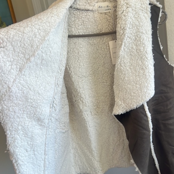 WEAR A HUG Long Sherpa lined open Lapel Cozy VEST Medium New - Picture 6 of 7